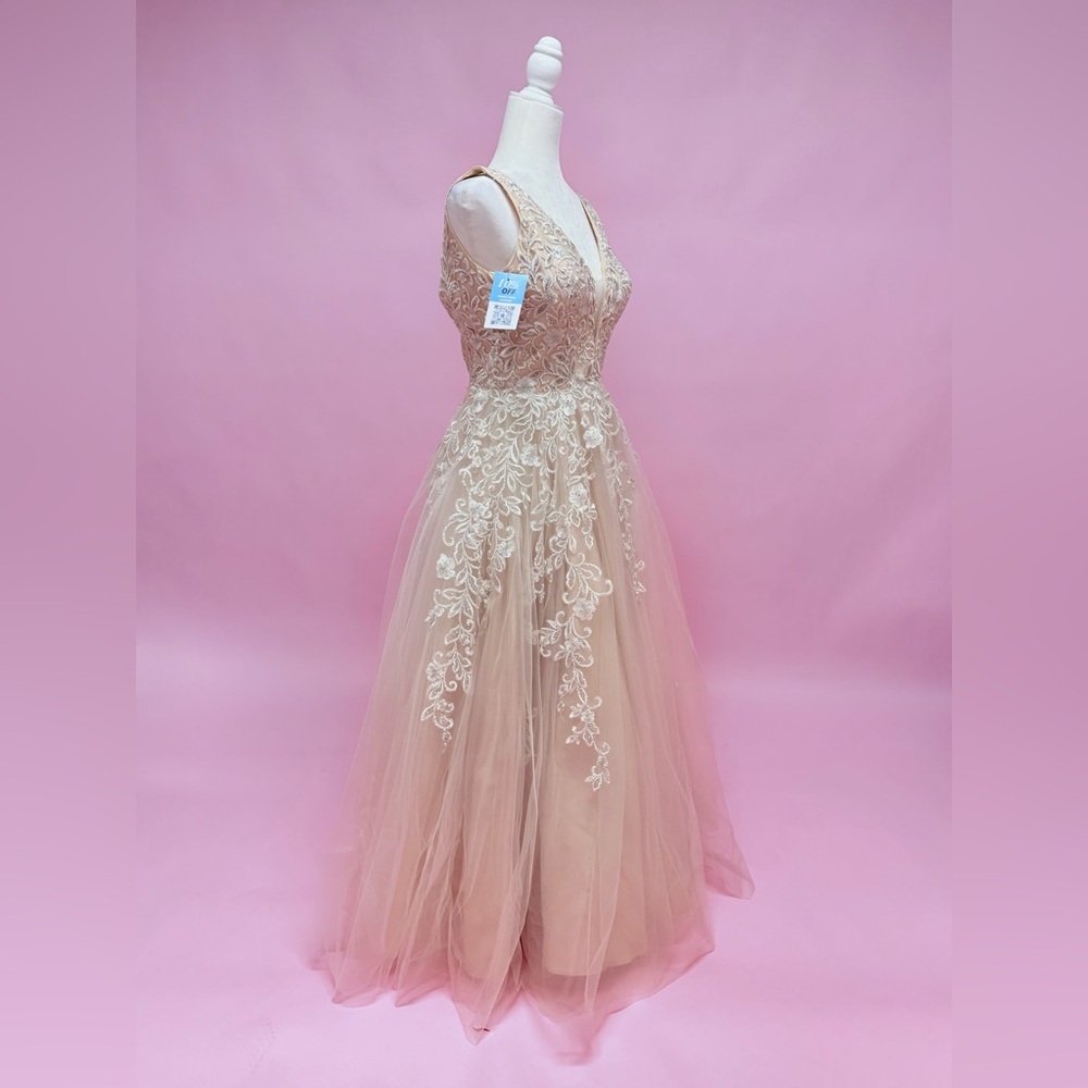 Gigi Designs Ivory/Nude Colored Gown - Picture 7 of 8